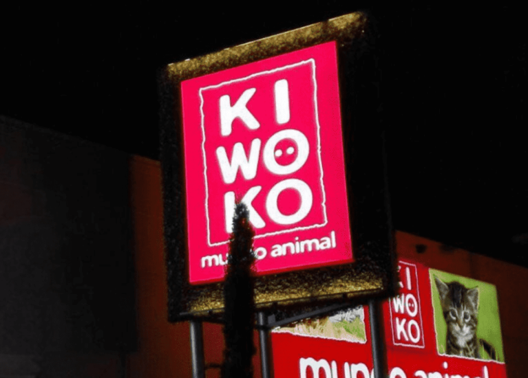 Rótulo luminoso Rotulex Publicidad. Cartel luminoso personalizado de Kiwoko