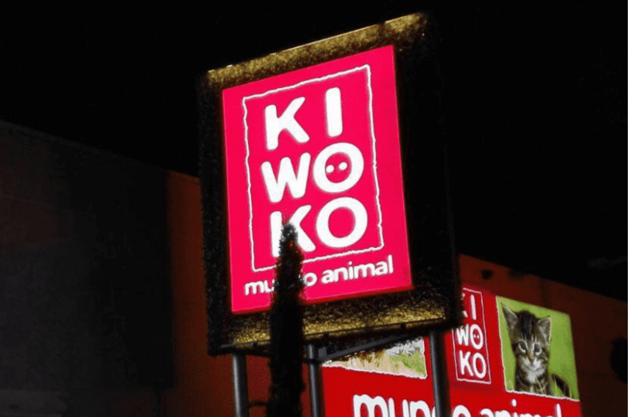 Rótulo luminoso Rotulex Publicidad. Cartel luminoso personalizado de Kiwoko